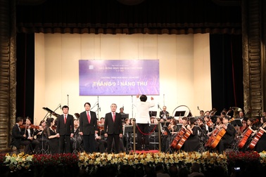 “Hoàng tử nhạc nhẹ” thập niên 80 tái xuất trong đêm “Tháng 9 - Nắng thu”