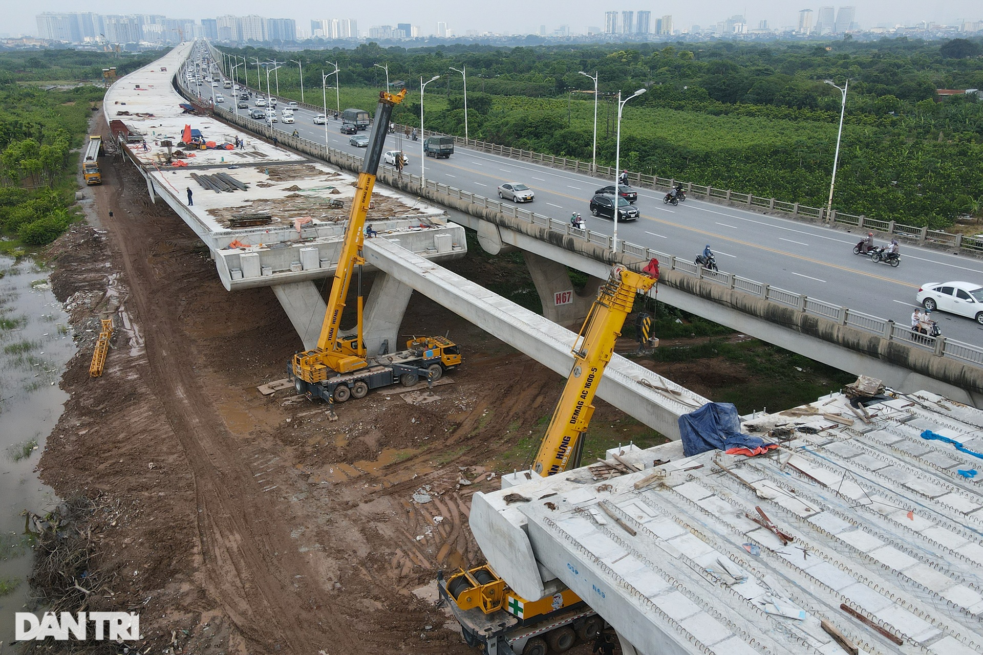 Cảnh hợp long nhịp cầu cạn cuối cùng dự án cầu Vĩnh Tuy giai đoạn 2 - 2 Cảnh hợp long nhịp cầu cạn cuối cùng dự án cầu Vĩnh Tuy giai đoạn 2 - 2