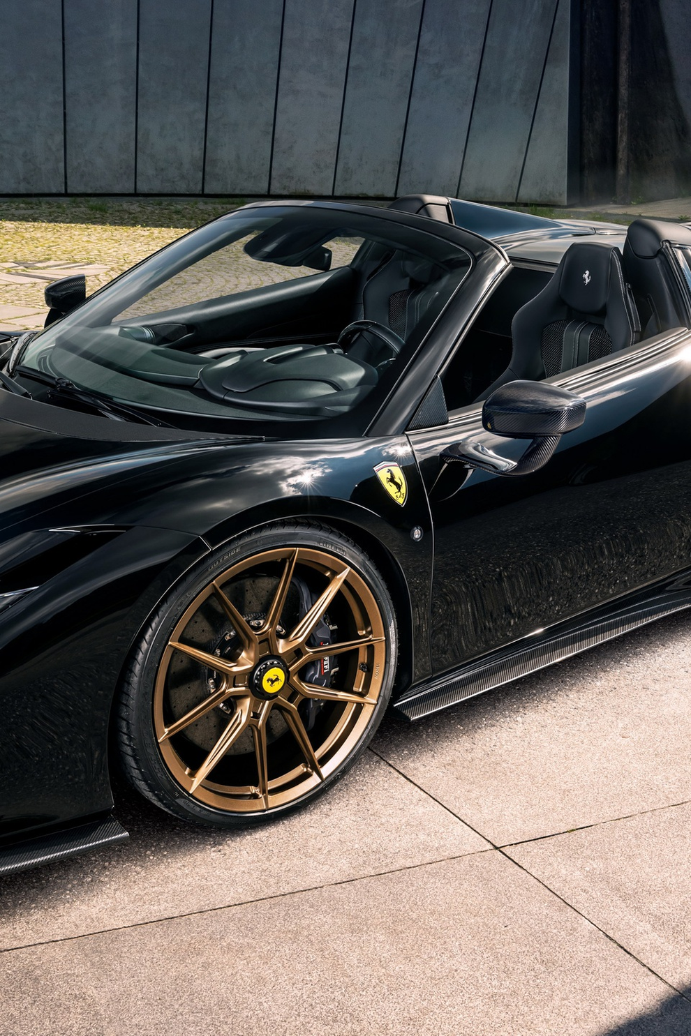 Ferrari F8 Spider thành quái vật mạnh gần 800 mã lực nhờ gói độ đắt giá - 2 Ferrari F8 Spider thành quái vật mạnh gần 800 mã lực nhờ gói độ đắt giá - 2