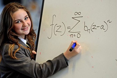 Nữ sinh 12 tuổi có IQ cao hơn cả… Einstein