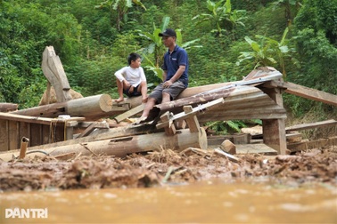 Mưa như trút nước, hơn 700 xã có nguy cơ xảy ra lũ quét, sạt lở