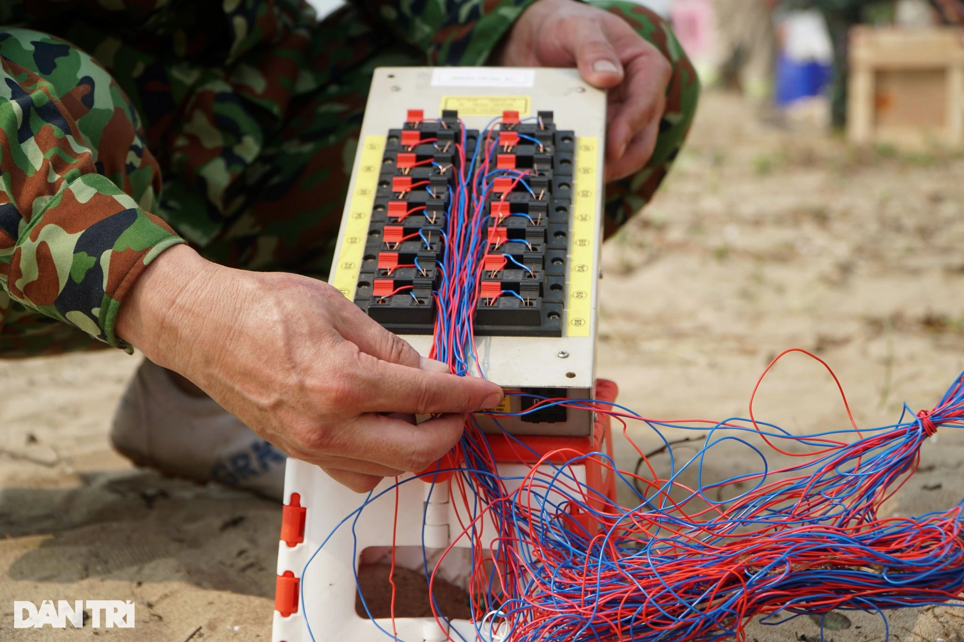 Bên trong trận địa pháo hoa ở Sầm Sơn trước giờ khai hỏa - 10