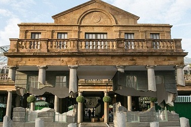 “Phát hoảng” vì ngôi nhà “sắp sập” xuất hiện giữa lòng thành phố