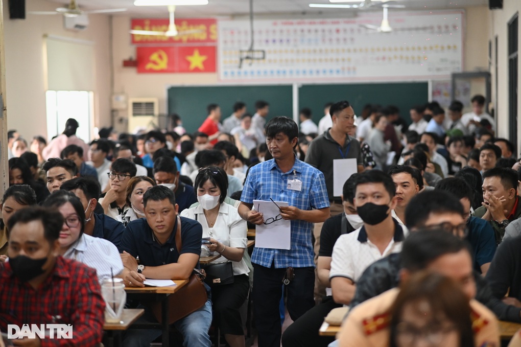 CSGT TPHCM sát hạch lái xe cả tuần, xử lý gần 120.000 hồ sơ tồn đọng - 1 CSGT TPHCM sát hạch lái xe cả tuần, xử lý gần 120.000 hồ sơ tồn đọng - 1