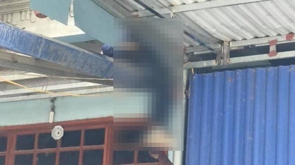 Tài xế ô tô tông người đi xe máy bay lên mái nhà đã ra trình diện - 1 Tài xế ô tô tông người đi xe máy bay lên mái nhà đã ra trình diện - 1