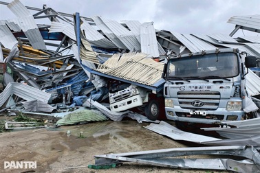 Cận cảnh nhà xưởng 4.500m2 bị bão Bualoi "vò nát" ở Ninh Bình