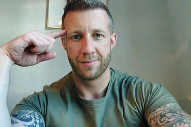 Cựu quân nhân Anh bị nghi làm gián điệp cho Hong Kong chết trong công viên