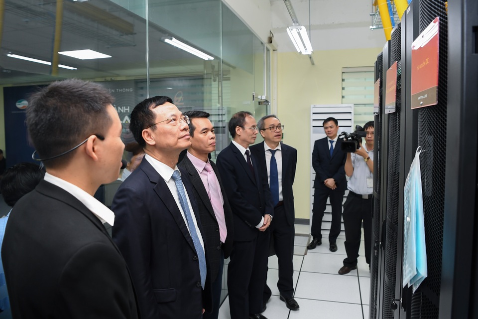 Phó tổng Giám đốc Viettel: Đào tạo được kỹ sư giỏi thì mới làm chủ được công nghệ - 3 Phó tổng Giám đốc Viettel: Đào tạo được kỹ sư giỏi thì mới làm chủ được công nghệ - 3