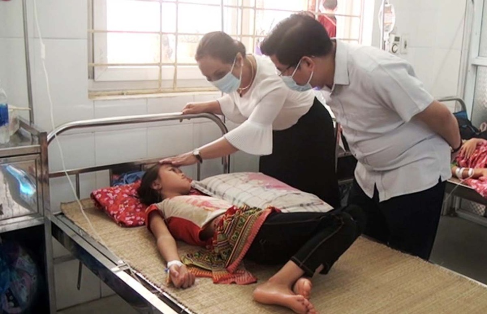 Lào Cai: 58 học sinh ngộ độc thực phẩm do ăn canh bắp cải nhiễm vi sinh - 1 Lào Cai: 58 học sinh ngộ độc thực phẩm do ăn canh bắp cải nhiễm vi sinh - 1