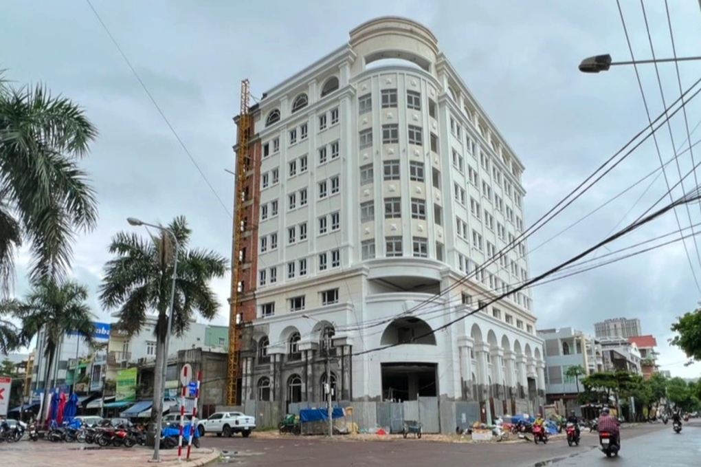 Binh-Dinh_bat-nu-giam-doc-chiem-doat-tien-ty-doanh-nghiep-no-thue-hon-55-ty-dong_Binh-Dinh 1.JPG Binh-Dinh_bat-nu-giam-doc-chiem-doat-tien-ty-doanh-nghiep-no-thue-hon-55-ty-dong_Binh-Dinh 1.JPG