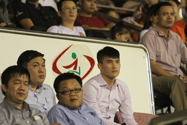 Quyền Chủ tịch Lê Công Vinh và chuyện ồn ào thưởng nóng