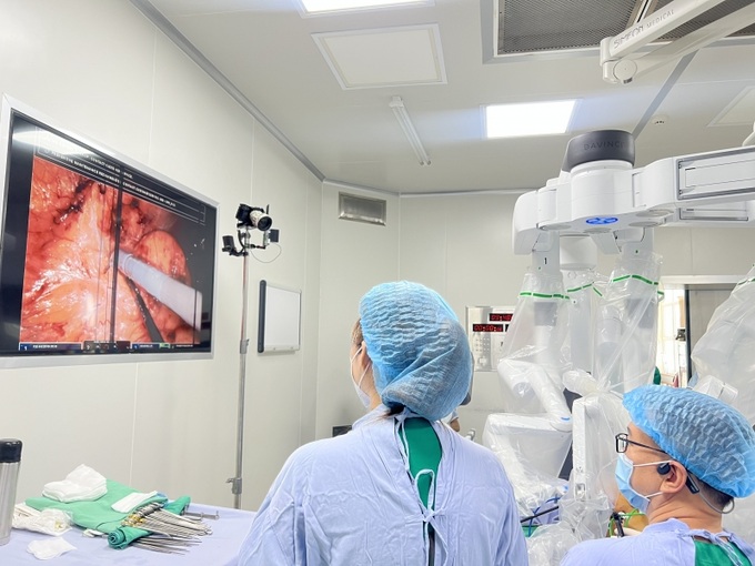 Thế hệ Robot da Vinci Xi là thế hệ robot tiên tiến nhất hiện nay và là hệ thống duy nhất ở Việt Nam được sử dụng tại Bệnh viện K.