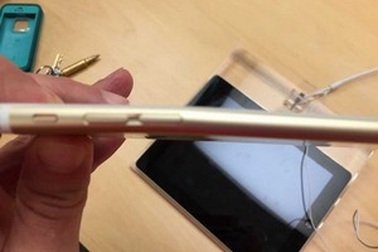 “Đột nhập” cửa hàng Apple Store để thử bẻ cong iPhone 6 Plus 