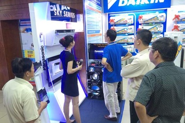 Mùa nóng vừa sang, hàng điện lạnh đã “nóng”