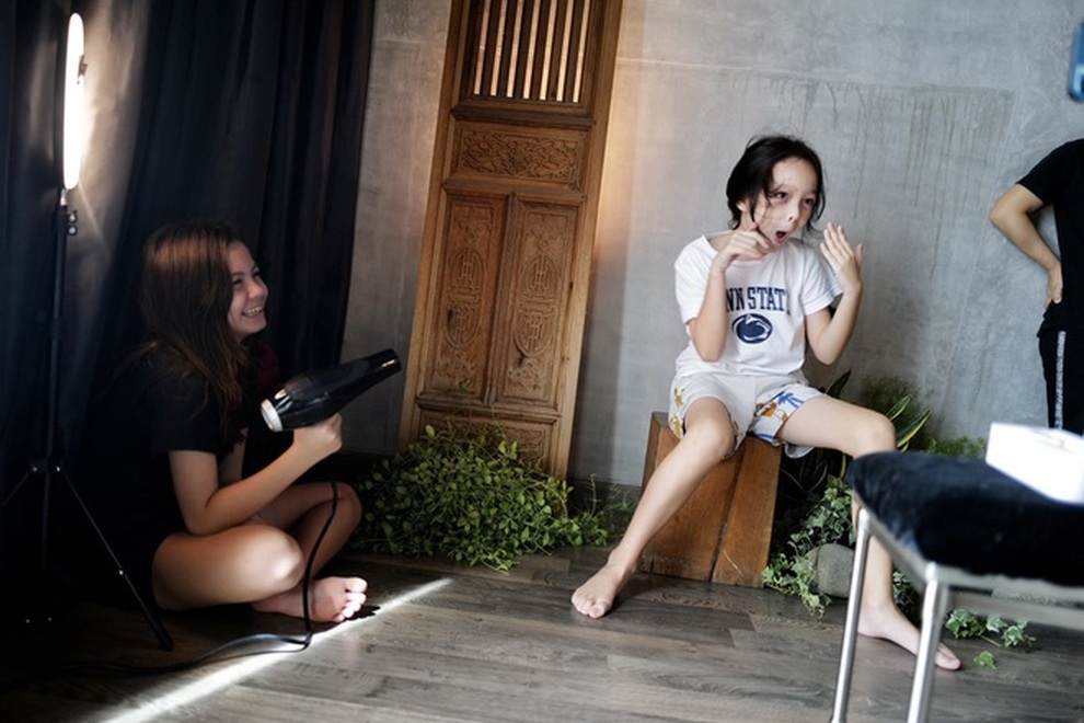 Sao Việt vạ miệng, gặp sự cố trang phục nhớ đời mùa dịch - 9 Sao Việt vạ miệng, gặp sự cố trang phục nhớ đời mùa dịch - 9
