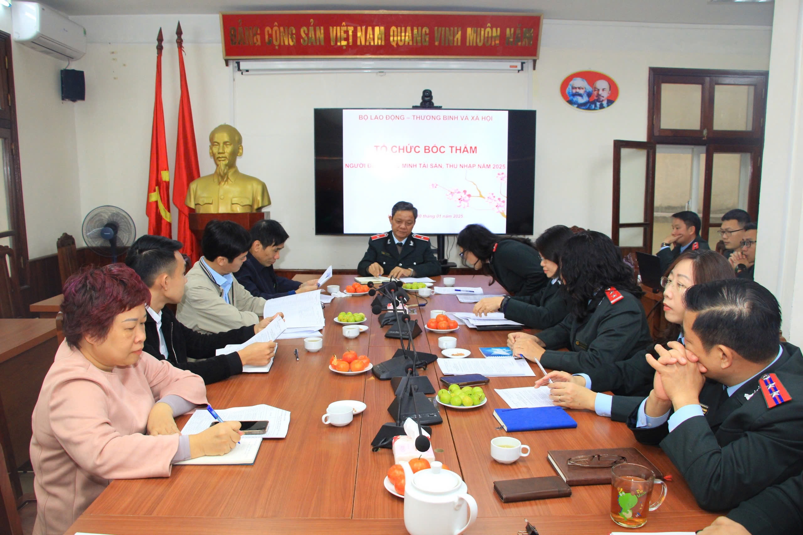 بررسی تصادفی داراییها و درآمد ۳۵ مقام وزارت کار، معلولین و امور اجتماعی - ۱ Xác minh ngẫu nhiên tài sản, thu nhập 35 cán bộ Bộ LĐ-TBXH - 1