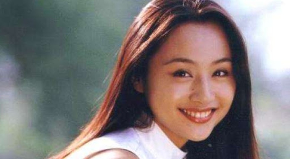 Tào Dĩnh của Quan huyện 9 tuổi: Nhan sắc khác lạ, livestream bán hàng - 4