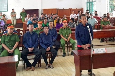 9 thanh niên lĩnh án tù vì rủ nhau đi đòi tiền bảo kê quán nhậu