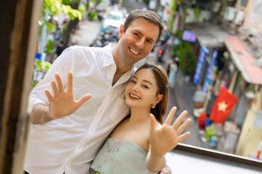 Lan Phương và chồng Tây: 8 năm không đám cưới, dừng lại gây tiếc nuối