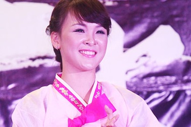 Á khôi trường báo diện hanbok xinh đẹp tựa người đẹp xứ Hàn