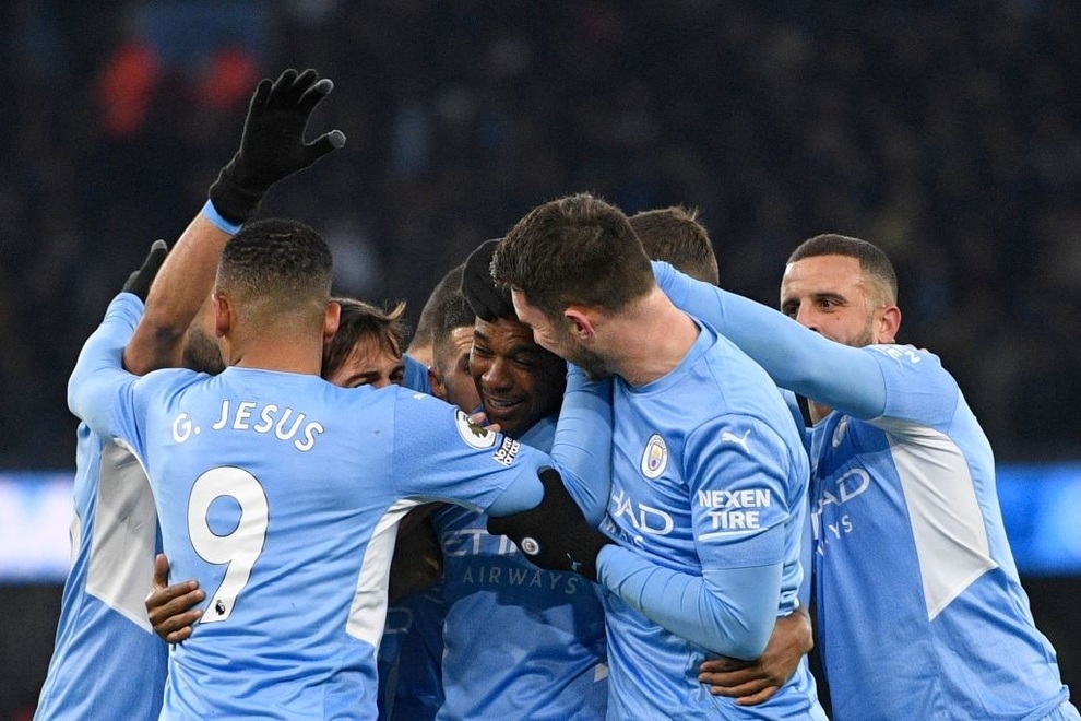 Man City áp sát ngôi đầu bảng của Chelsea - 3 Man City áp sát ngôi đầu bảng của Chelsea - 3