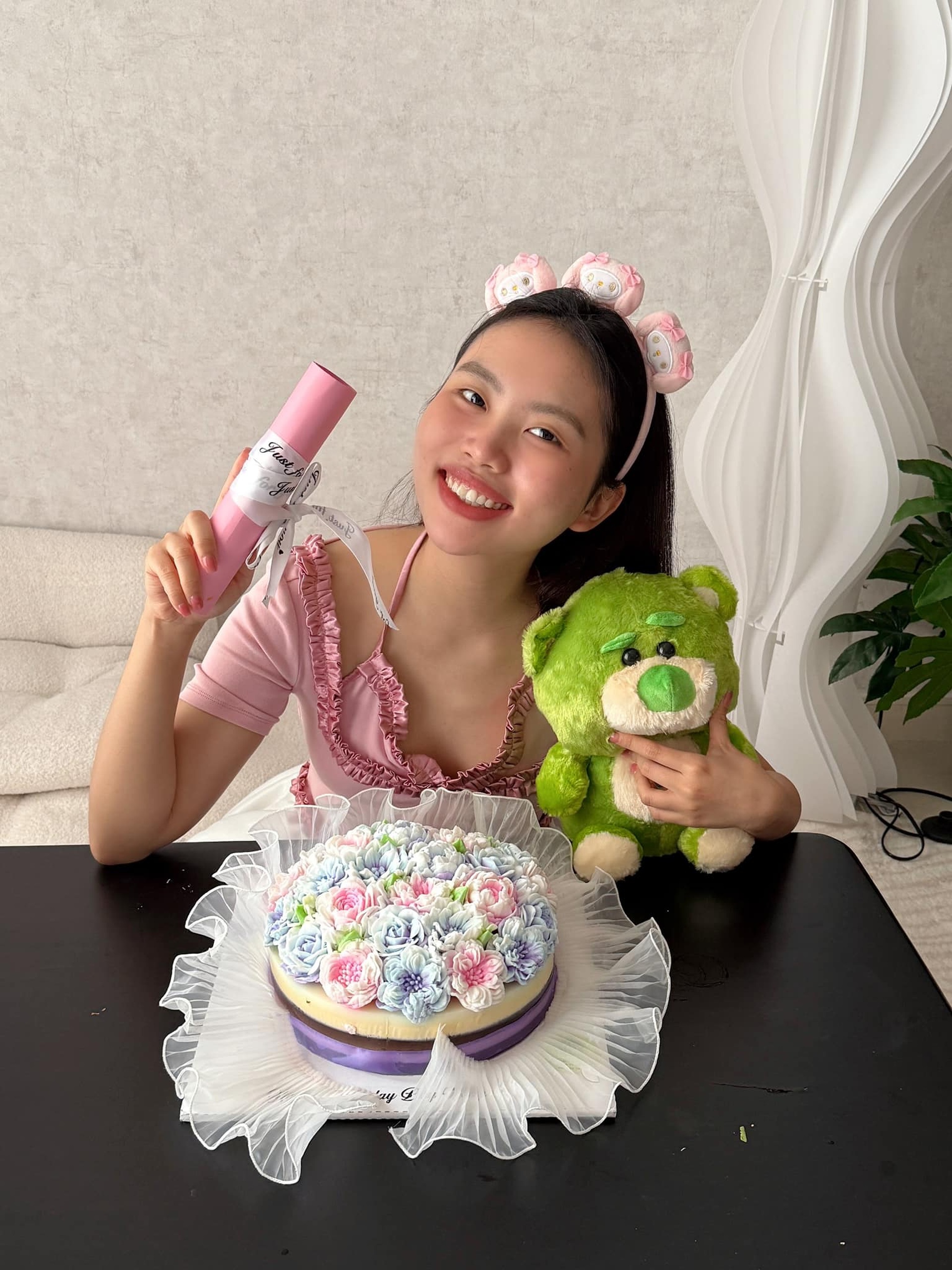 Phương Mỹ Chi: Quá khứ bị miệt thị ngoại hình, thay đổi ngoạn mục tuổi 22 - 3