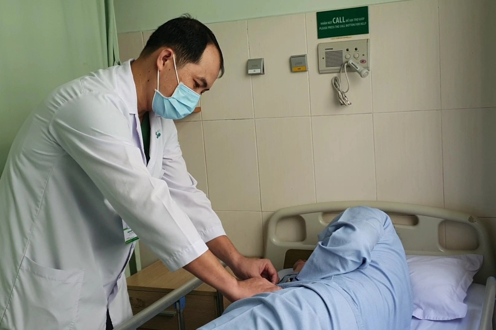 Đeo nhẫn cho cậu nhỏ để tìm cảm giác, nam thanh niên phải cấp cứu - 1 Đeo nhẫn cho cậu nhỏ để tìm cảm giác, nam thanh niên phải cấp cứu - 1