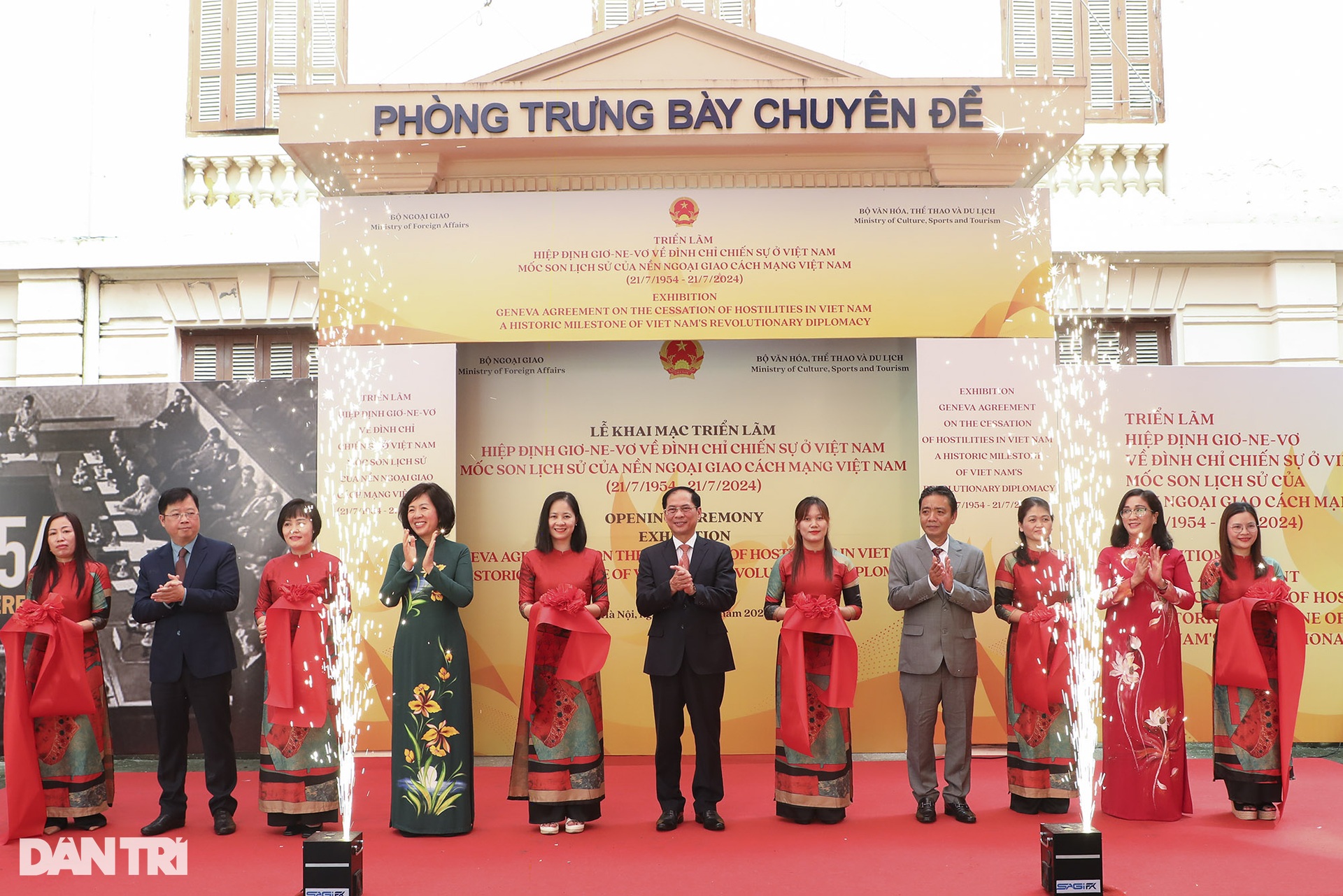 Trưng bày 150 tư liệu quý kỷ niệm 70 năm Ngày ký Hiệp định Geneve 1954 - 1 Trưng bày 150 tư liệu quý kỷ niệm 70 năm Ngày ký Hiệp định Geneve 1954 - 1