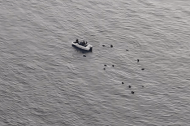 Sẽ xử lý nghiêm đơn vị chở rác quăng giữa biển ở Phú Quốc