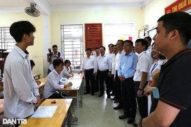 Phó Thủ tướng Lê Thành Long kiểm tra công tác thi tại Nghệ An