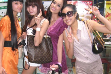 Hình ảnh người đẹp Việt Nam “du hí” tại Thái Lan