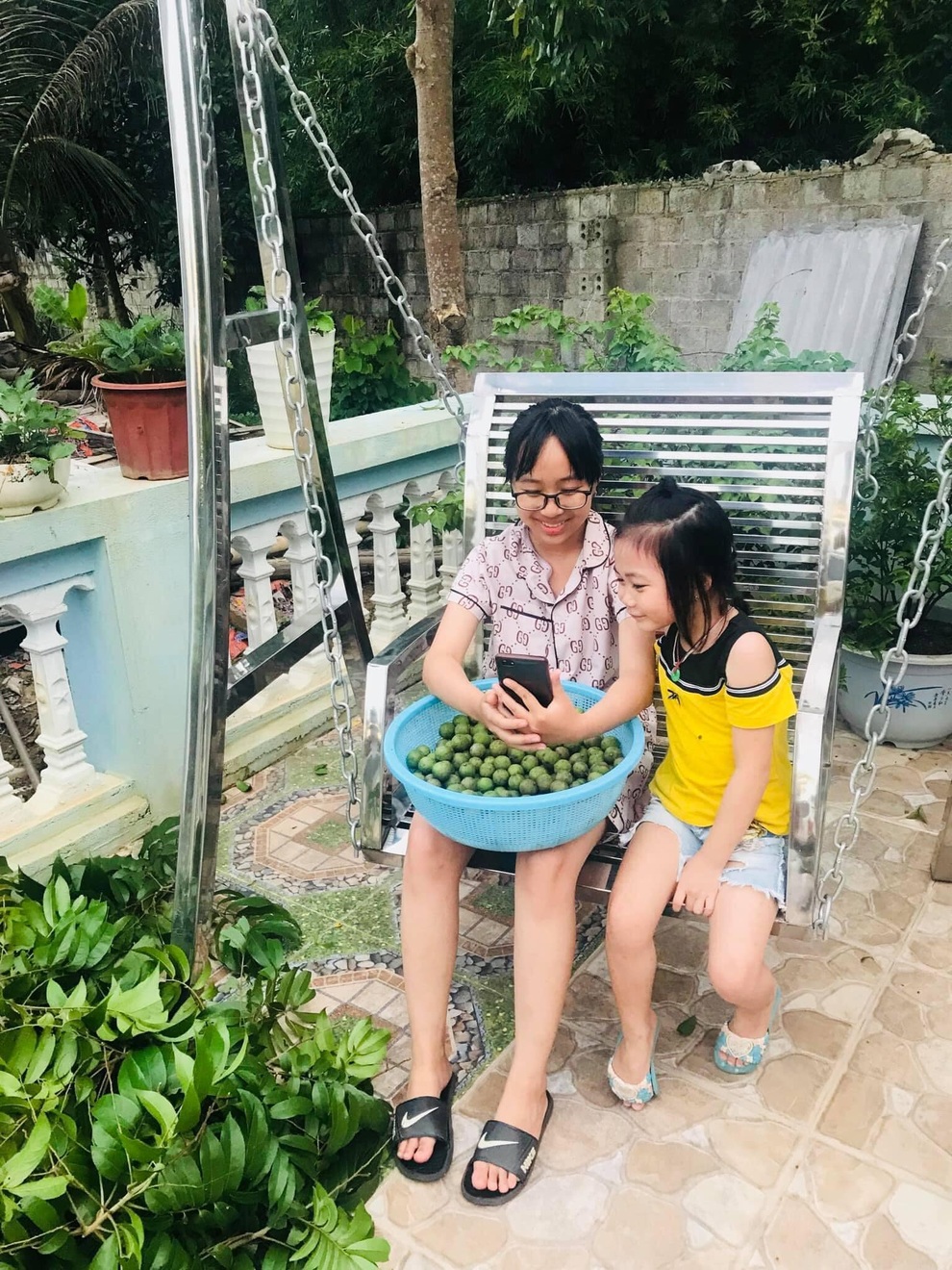 Căn nhà sân vườn rộng 1000m2 quanh năm ngập tràn sắc hoa hồng ở Điện Biên - 16 Căn nhà sân vườn rộng 1000m2 quanh năm ngập tràn sắc hoa hồng ở Điện Biên - 16