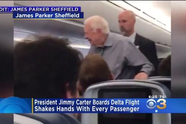 Cựu Tổng thống Mỹ Jimmy Carter “gây sốt” trên chuyến bay