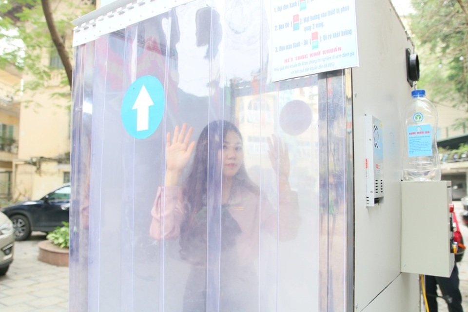 Buồng khử khuẩn toàn thân hiệu quả 99,99% do người Việt chế tạo - 2 Buồng khử khuẩn toàn thân hiệu quả 99,99% do người Việt chế tạo - 2