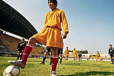 Mùa World Cup, xem lại và cười sảng khoái với “Đội bóng Thiếu Lâm” 