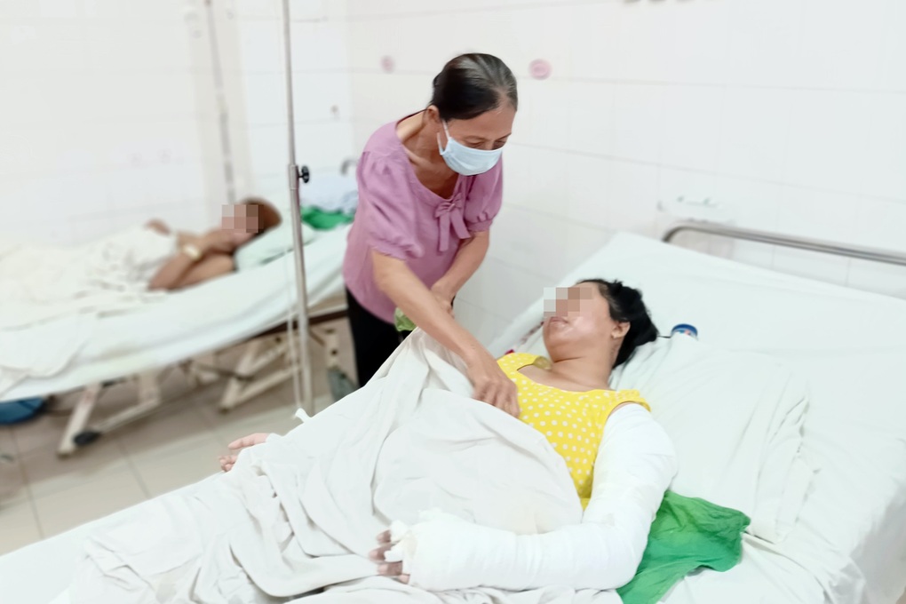 Mẹ kế tẩm xăng đốt sách vở của con chồng khiến cả nhà bị bỏng - 1 Mẹ kế tẩm xăng đốt sách vở của con chồng khiến cả nhà bị bỏng - 1