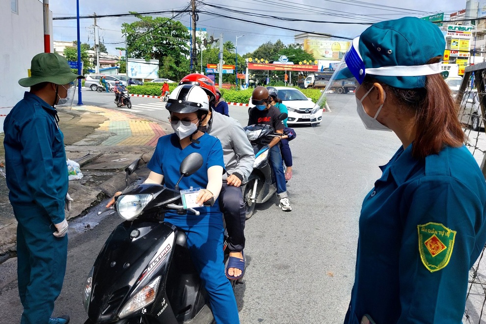 Người dân TP Thủ Dầu Một đã tiêm vắc xin được ra đường từ hôm nay - 4 Người dân TP Thủ Dầu Một đã tiêm vắc xin được ra đường từ hôm nay - 4