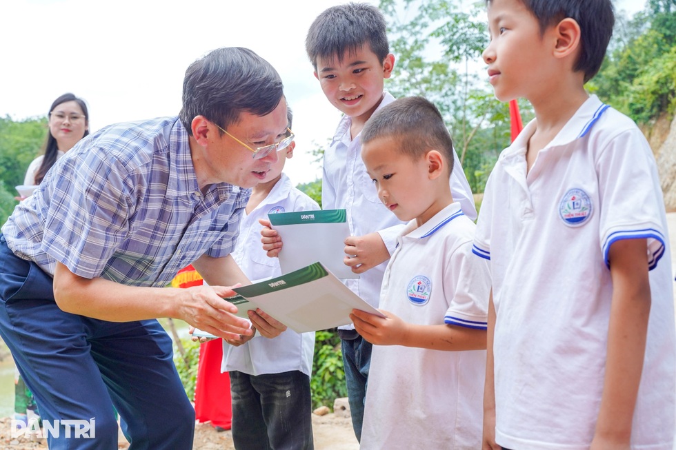 “Có công trình mới để đi lại an toàn, chúng tôi vui lắm!” - 8 “Có công trình mới để đi lại an toàn, chúng tôi vui lắm!” - 8