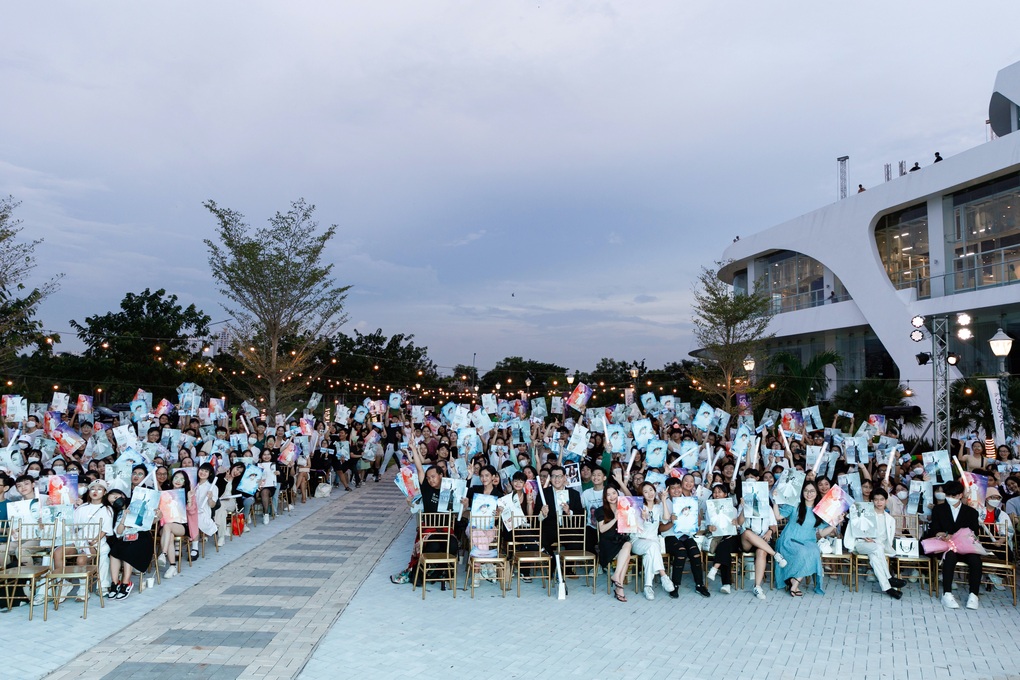 Hoa hậu Thùy Tiên khiến fan dậy sóng: Tôi có thể lấy vợ cũng được - 1 Hoa hậu Thùy Tiên khiến fan dậy sóng: Tôi có thể lấy vợ cũng được - 1