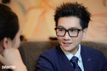 MC Công Tố: “Tôi bật khóc giữa một ngày thu đẹp trời mà không hiểu lý do”