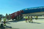 Hai giờ căng thẳng của khách trên chuyến bay Vietnam Airlines gặp sự cố