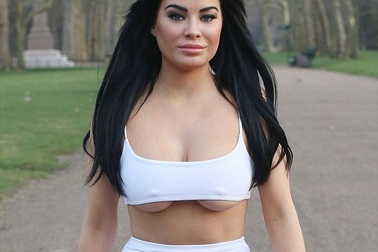 Người mẫu Playboy bốc lửa đi tập thể dục