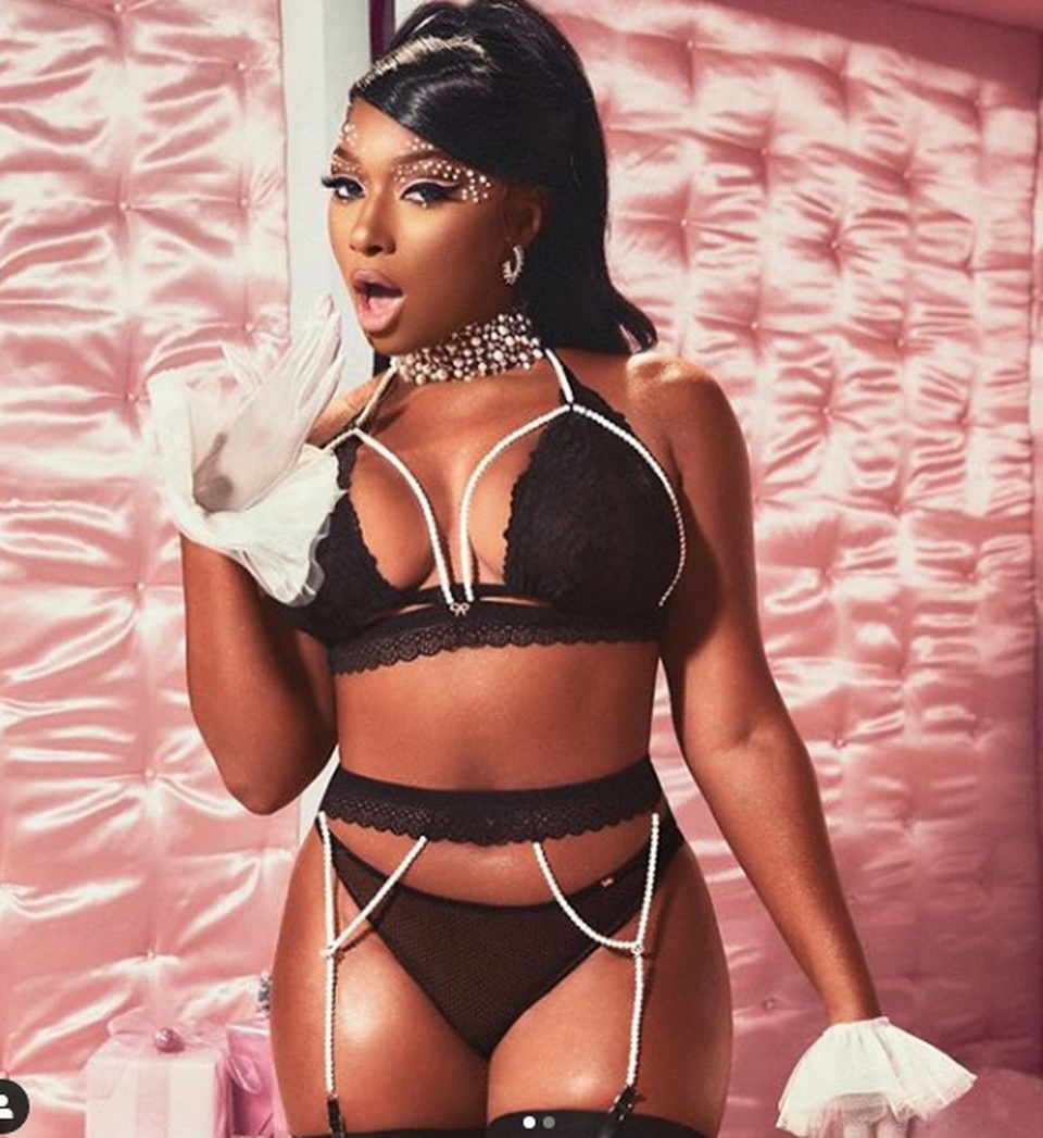 Megan Thee Stallion khoe dáng bốc lửa - 6 Megan Thee Stallion khoe dáng bốc lửa - 6