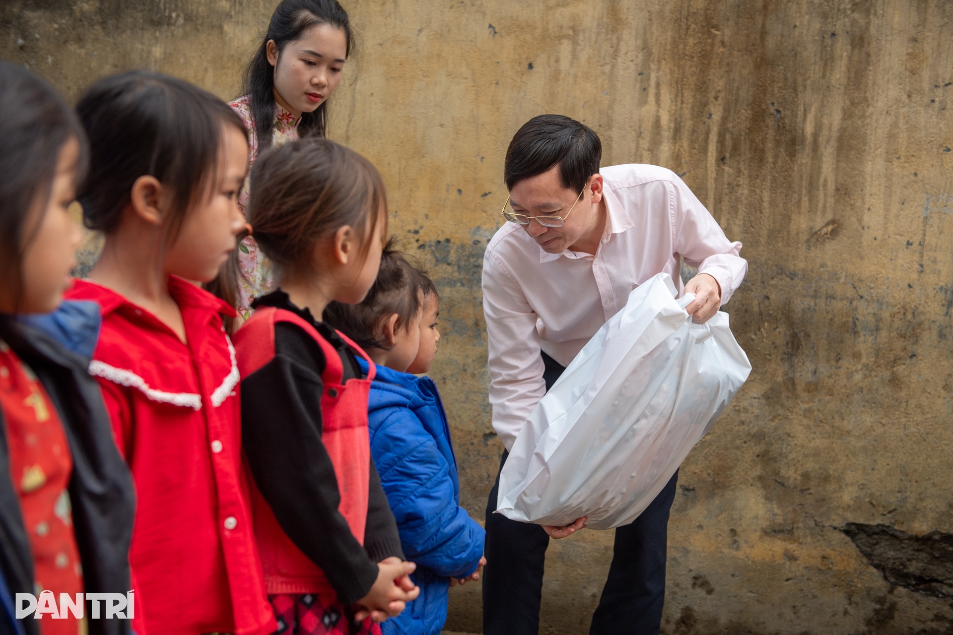 Khởi công điểm trường Nặm Pục, thắp sáng tương lai trẻ em vùng cao - 12 Khởi công điểm trường Nặm Pục, thắp sáng tương lai trẻ em vùng cao - 12