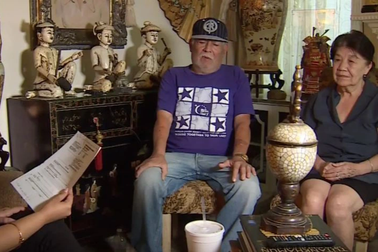 Xót xa vợ chồng già bất lực đòi lại nhà vì mắc lừa con trai bất hiếu ở Mỹ