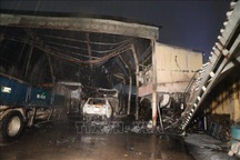 Gara ô tô ở Bắc Ninh bốc cháy trong đêm mưa