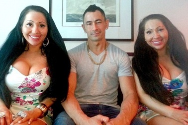 Hai chị em sinh đôi cùng yêu một người để cái gì cũng giống nhau