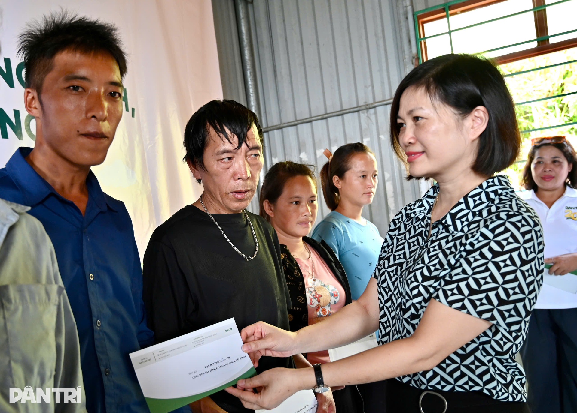 Báo Dân trí phối hợp cùng các đơn vị khởi công điểm trường Lũng Khỉnh - 12 Báo Dân trí phối hợp cùng các đơn vị khởi công điểm trường Lũng Khỉnh - 12