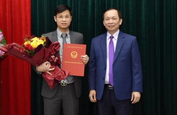 Profile of 2 8x members elected to join VietinBank Board of Directors - 1 Hồ sơ 2 thành viên 8x được bầu bổ sung vào HĐQT VietinBank - 1