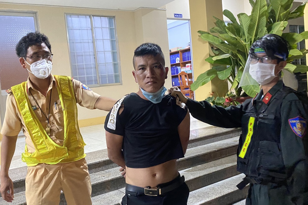 Thanh niên trộm xe tải ở Bình Định, thông chốt kiểm dịch Bình Thuận - 2 Thanh niên trộm xe tải ở Bình Định, thông chốt kiểm dịch Bình Thuận - 2